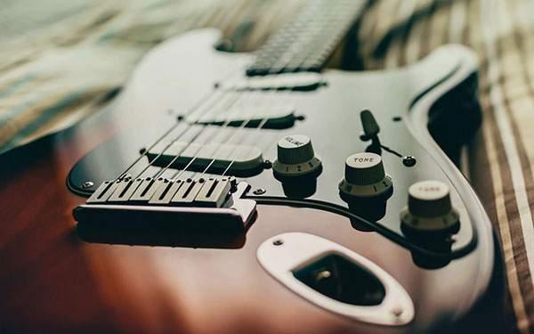 格安で自作曲等のギターのレコーディング承ります プロのギタリストがギターの音入れをお手伝いします