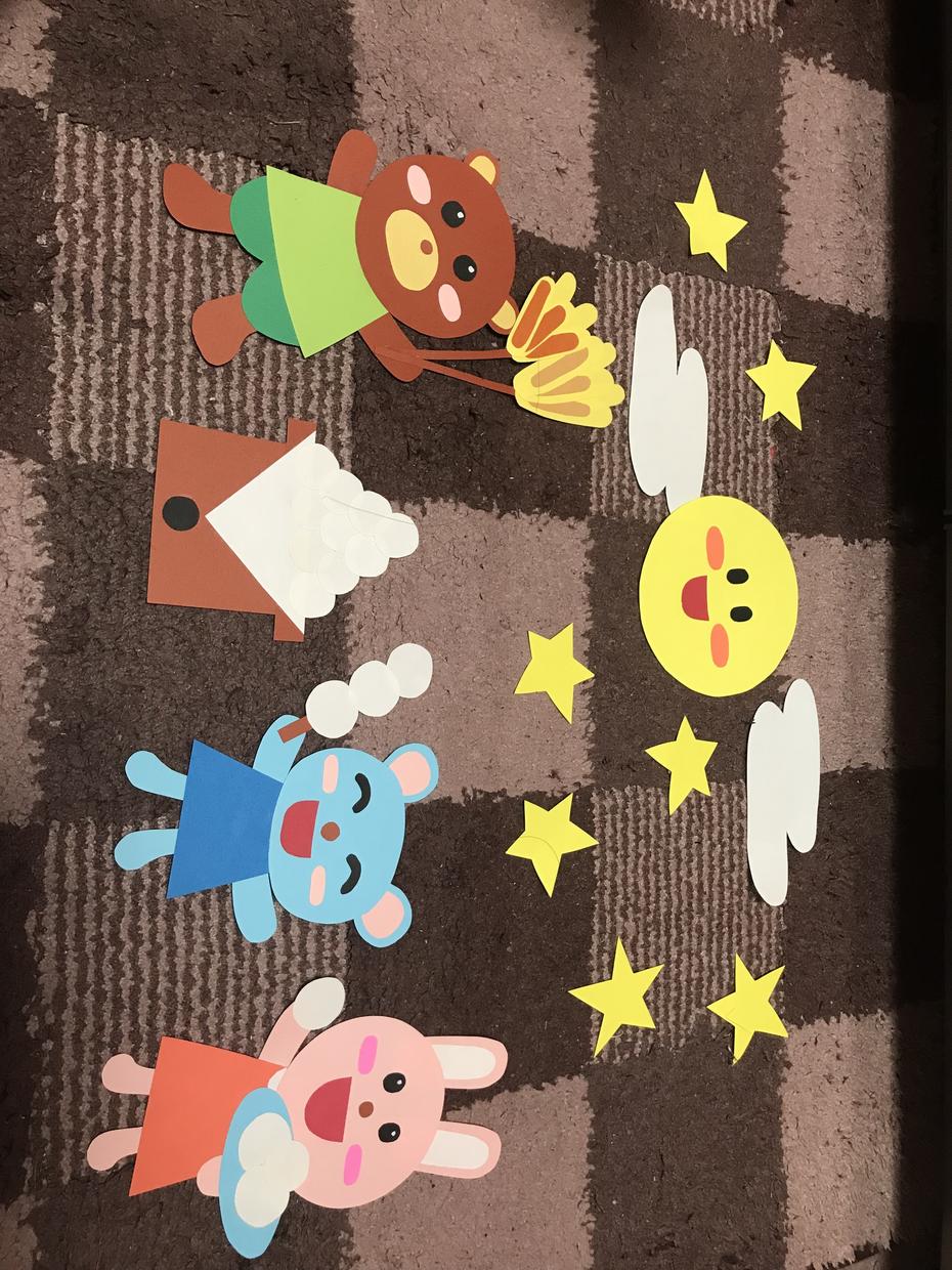 壁面作りします 見本を提示して頂ければそれを見て色画用紙で作成致します。