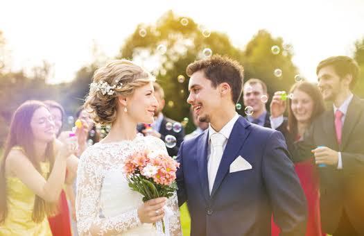 結婚式でのDVD作成をします 結婚式での余興、プロフィールDVDなんでもお作りいたします!