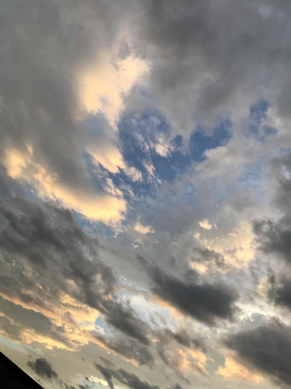 空の写真で癒します 最近いそがしくて空を見ていない方へ。