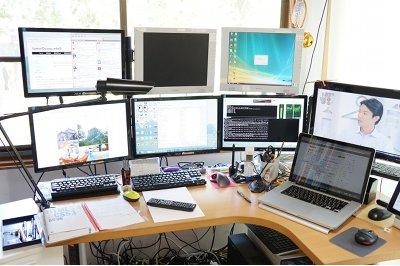 ホームページが閲覧できる状態になっているかどうかを定期的に監視して、開けなくなったら携帯に通知します