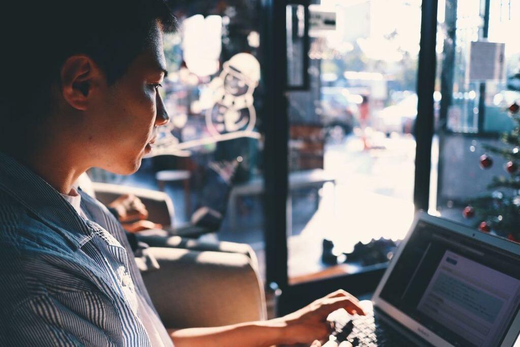 HTML、CSSコーディングします 短納期で納品可能です(JS、jQuery使用可)