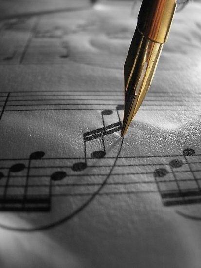 心に響く歌を作詞します 作詞家の卵が精一杯作ります!!
