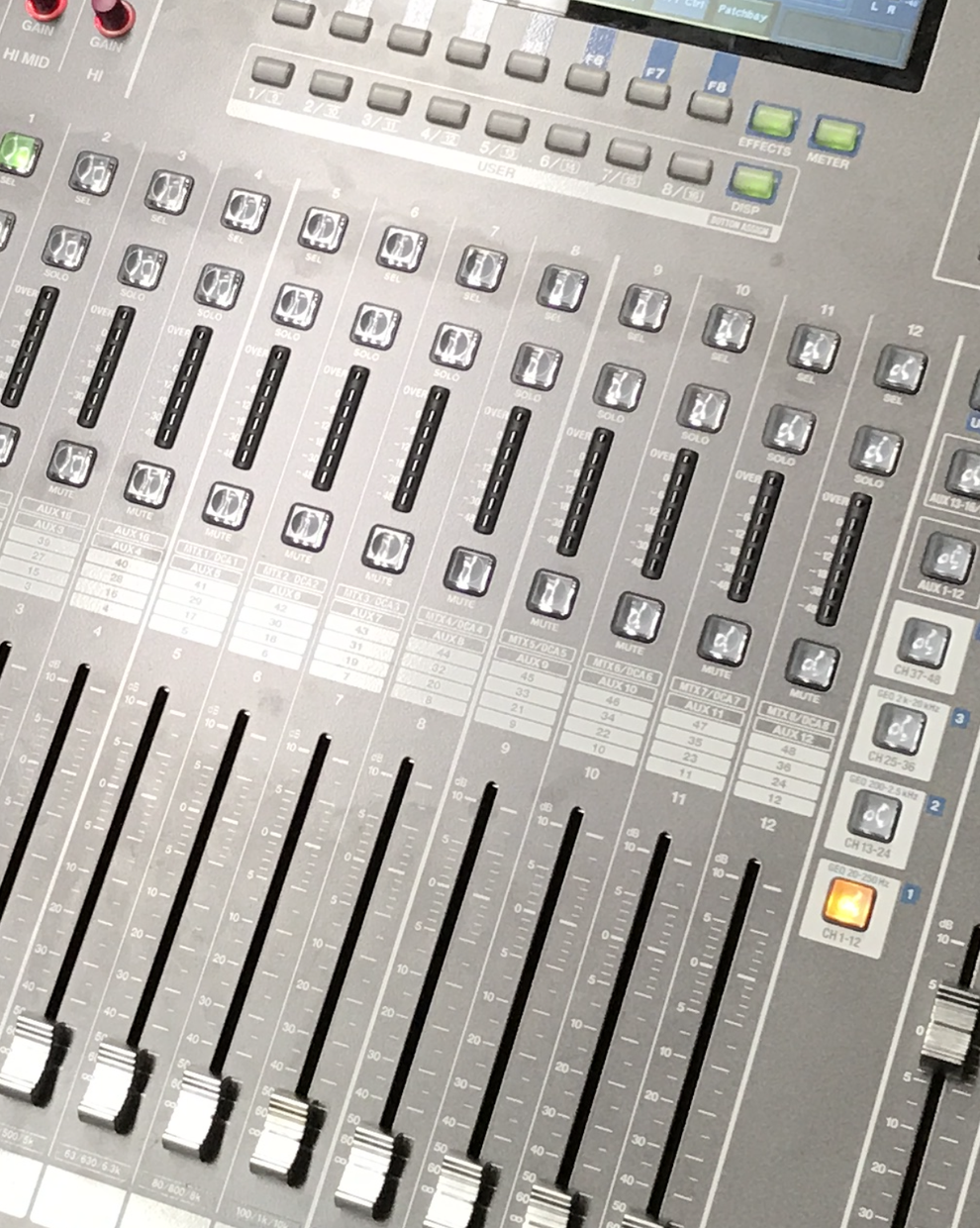 あなただけの「歌ってみた」歌とオケのMIXをします あなたの歌声を楽曲と合わせて、バランスをとります