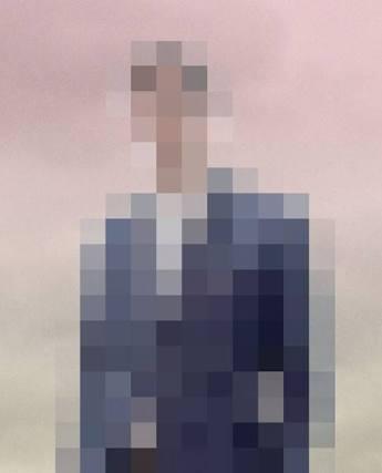 写真にモザイクいれます 人の顔などが写っているものにモザイクをかけます。
