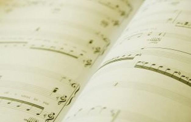 耳コピで楽譜をご用意します 絶対音感あり。短時間で正確な採譜が可能です。
