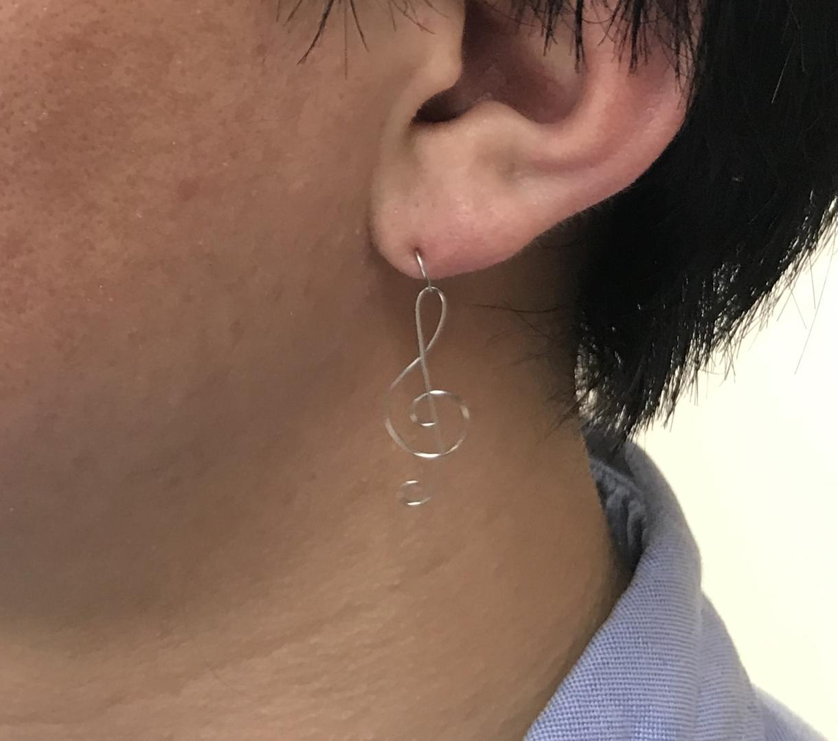 アクセサリーをオーダーメイドします 1本の針金でお望みのアクセサリーをお作りします