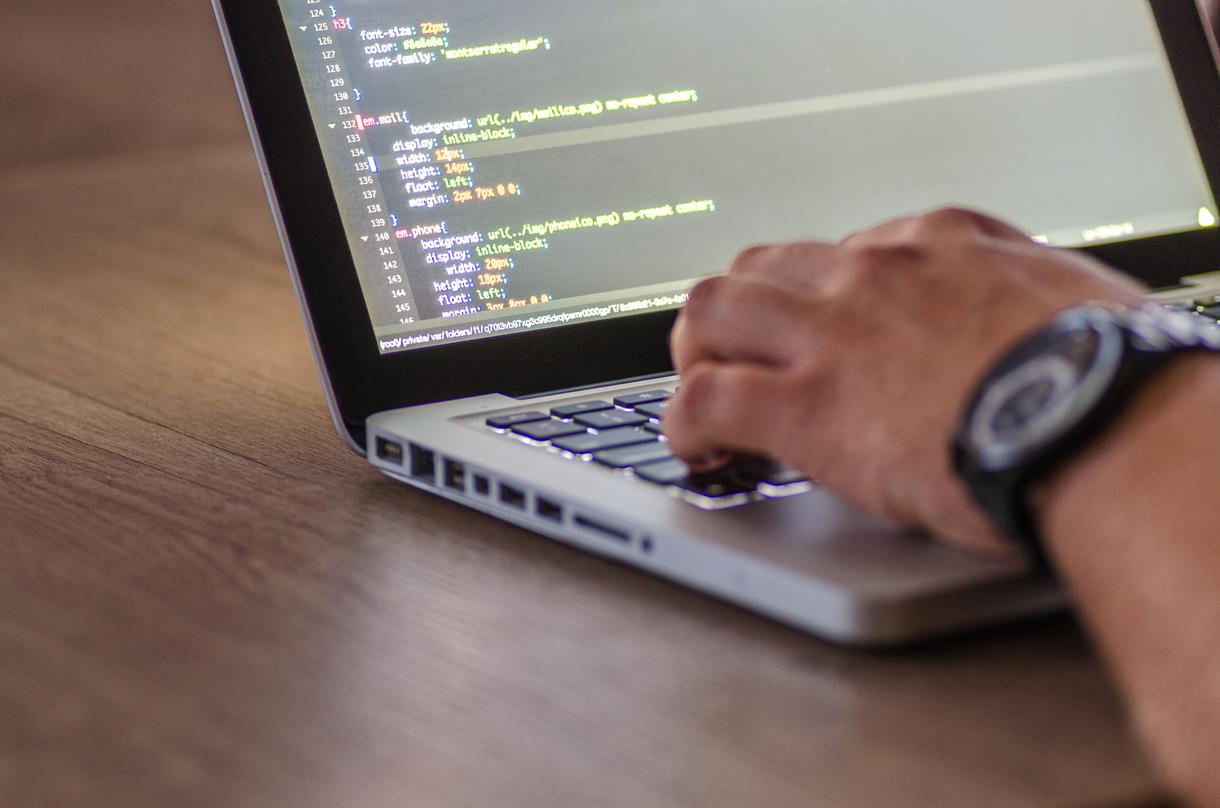 初心者向けのWEBサイト制作方法お教えします HTML・CSS・Wordpressが学べます。