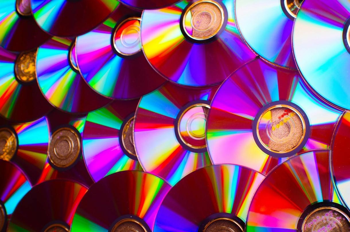 ご希望の動画・ムービーをDVDにして発送致します 送料込!格安DVD化!スマホ,PCの動画をDVDに焼き発送*
