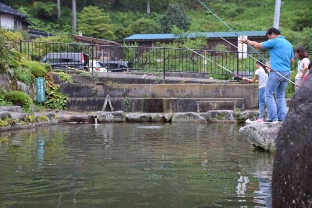 超簡単‼家庭にあるもので、魚釣りのエサ作り教えます 所要時間 約3分‼ 魚釣りのエサ作り!