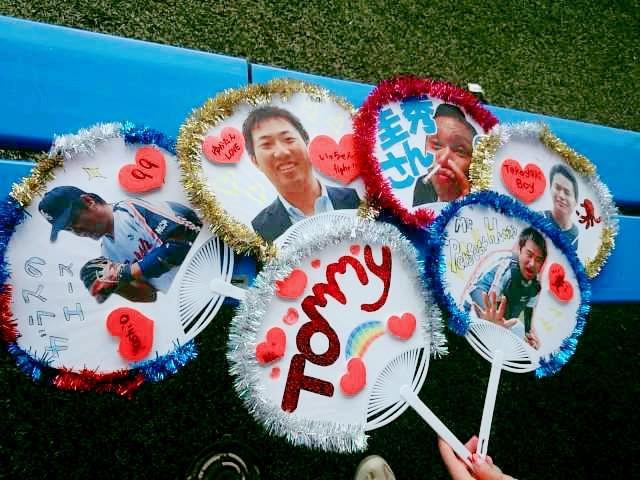 可愛いPOP⭐な応援うちわ作成致します スポーツなどの応援、お好きなアーティストのコンサートのお供に