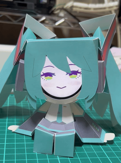 デジタル缶バッジを使ったペーパークラフトを作ります 表情が変わるペーパークラフトを制作します イメージ3