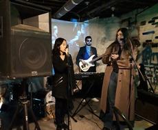 日本語の歌詞を英語にアレンジします バークリー音楽院卒業生があなたの曲の英語版を作ります 作詞 ココナラ