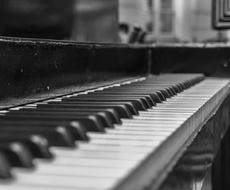 オリジナルのピアノBGM作ります youtubeや結婚式の動画に色を添えてみませんか？