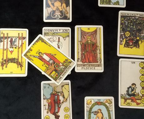 あの人の気持ち 本音をタロットで鑑定します 片思い 不倫 復縁 恋人等 相手の本音がわからない方へ 恋愛 ココナラ