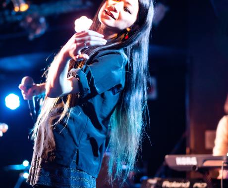 ロックな女性ボーカルが歌入れをします ロック ポップス 女性ボーカル楽曲の歌入れをしたい方に 仮歌 歌入れ ココナラ