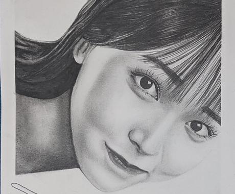 鉛筆を使ったリアルな似顔絵描きます 鉛筆を使いリアルに仕上げます 似顔絵作成 ココナラ