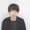 金子です