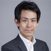 セイジ（ドイツ語コーチ・戦略コンサル）