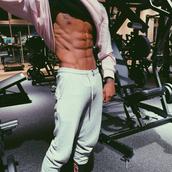 指導実績1500人以上! トレーナー内山