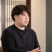 Hiroaki U