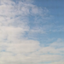 青空にわたあめ