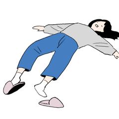 力尽きる女性