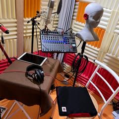 スタジオ（商業用）内部【１】／プロエンジニアが収録編集