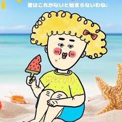 アイスを食べてハッピーな女子