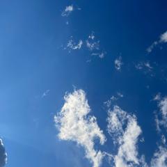 気持ちが沈んでいる時こそ空を見上げてみませんか？