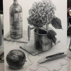 「紫陽花・林檎・瓶・布・杼」受験生時代に描いたデッサンです。