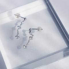 繊細さが伝わるピアス撮影