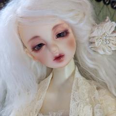落ち着いたトーンで上品な女の子のメイク例