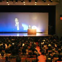 1500名の前で講演