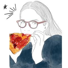 ピザを食べる女性