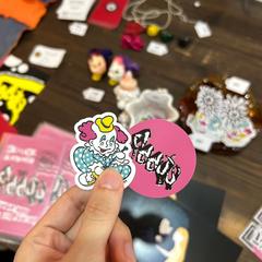 自身の個展用のステッカー