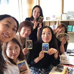沢山の方にタロットカードの面白さをお伝えしております。